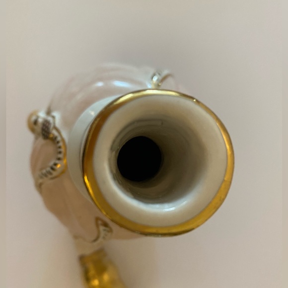 Carlin Comforts Pink Porcelain Vanity Perfume Decanter & Powder Dish - Picture 8 of 17